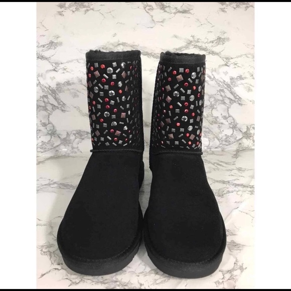 NIB UGG Woman's Classic Shorts Stud ll Boots SZ 7. - Picture 3 of 11